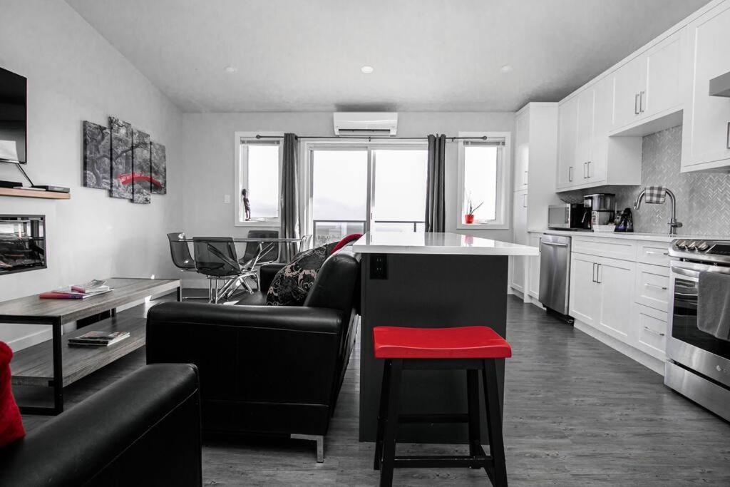 Eagle'S View Penthouse Apartment Victoria Exterior photo