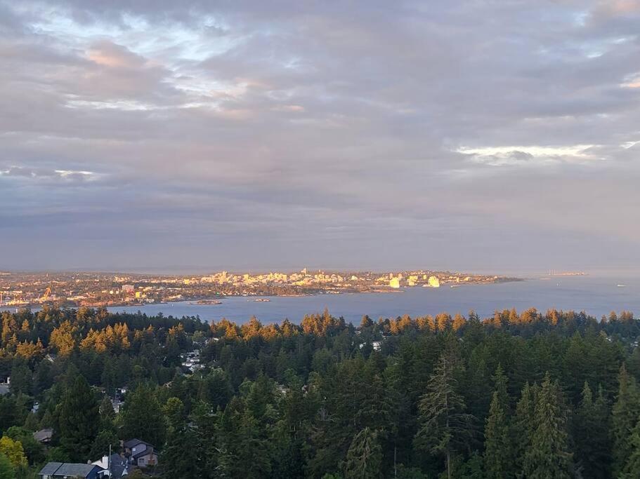 Eagle'S View Penthouse Apartment Victoria Exterior photo